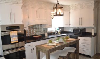 409 E. Elm St, Albion, IL 62806