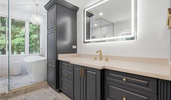 315 Glengarry Dr, Aurora, OH 44202