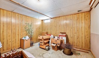 1222 Iowa Dr, Madison, WI 53704