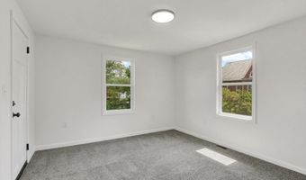 13 E KING St, Abbottstown, PA 17301