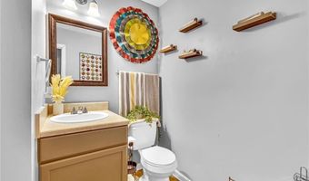 824 Brandy Oaks Ln, Stone Mountain, GA 30088
