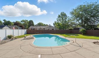 704 S Dewey St, Auburn, IN 46706