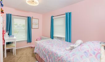 76 Morris Ave, Belford, NJ 07718