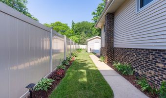 554 N Green Ridge St, Addison, IL 60101