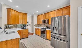 40 BUNKER HILL Dr, Allentown, NJ 08501