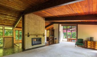 15 Angela St, Athens, OH 45701