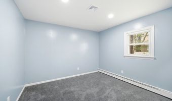 4 Rainbow Trl, Alloway, NJ 07422