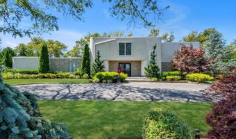 10 Macy Dr, Hewlett Bay Park, NY 11557