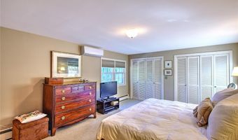 20 Wildflower Rd, Barrington, RI 02806