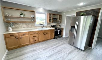 318 W 10th St, Bicknell, IN 47512