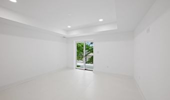 2321 N RICHMOND St, Arlington, VA 22207