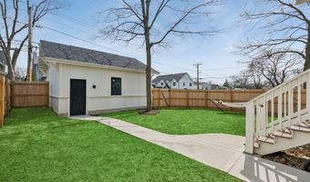 903 N Vail Ave, Arlington Heights, IL 60004