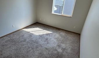2214 S Lawson St, Aberdeen, SD 57401