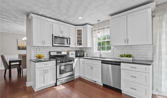 105 Amy Dr, Cranston, RI 02921