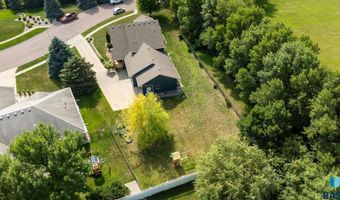 212 N Fairway Dr, Brandon, SD 57005
