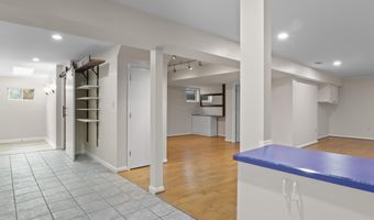 4100 DOWNING St, Annandale, VA 22003