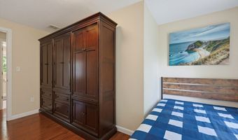 5 County St, Berkley, MA 02779