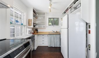 10 Casey Ct, Newport, RI 02840