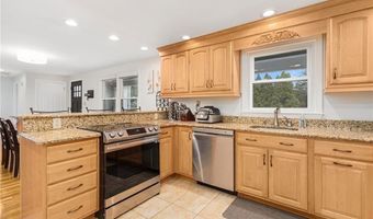7 Jencks Rd, Cumberland, RI 02864