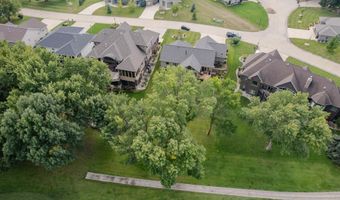 932 Emerald Pines Dr, Arnolds Park, IA 51331