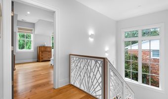 6004 LAVIN Ln, Bethesda, MD 20817