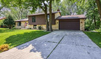 2320 STROEBE ISLAND Dr, Appleton, WI 54915