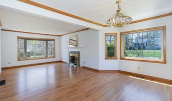 9 Howd Ave, Branford, CT 06405