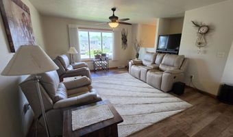 1005 Plum Ln, Aberdeen, SD 57401