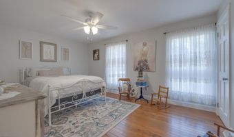 460 NE Oak Hill St, Abingdon, VA 24210