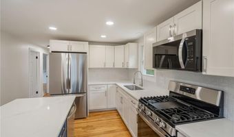 28 Wesleyan Ave, Warwick, RI 02886