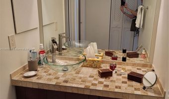 3475 N Country Club Dr 817, Aventura, FL 33180