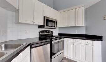 362 Village Pointe Dr, Akron, OH 44313