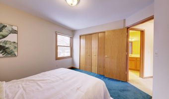 825 Brookside Dr, Ann Arbor, MI 48105