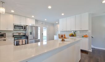 441 S Yale Ave, Addison, IL 60101