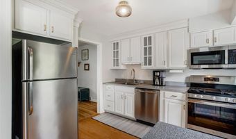 7658 General Meade Ln, Affton, MO 63123