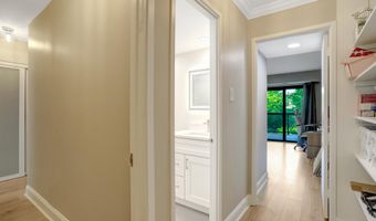 205 YOAKUM Pkwy 314, Alexandria, VA 22304