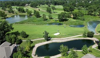 259 Meadowbrook Country Club Est, Ballwin, MO 63011
