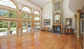 6 Hayes Ct, Atlantic Highlands, NJ 07716
