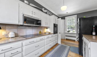 208 High St, Belfast, ME 04915