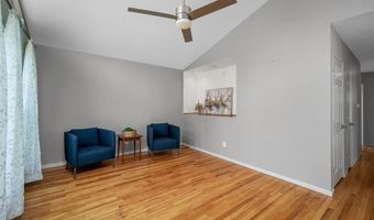236 Hillcrest Blvd, Ballwin, MO 63021