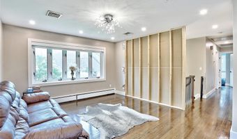 14 Montclair Ave, Airmont, NY 10952