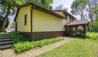 2320 STROEBE ISLAND Dr, Appleton, WI 54915