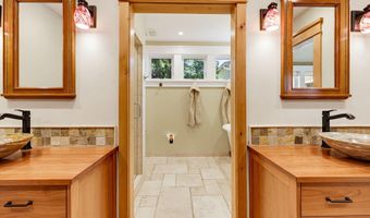 307 N Main St, Ashland, OR 97520