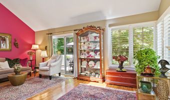 51 Hale Ln 51, Darien, CT 06820