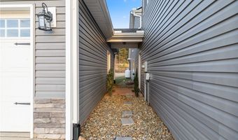 251 Inlet Pointe Dr, Anderson, SC 29625