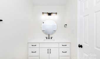 8356 Meadow Lakes Dr, Charlotte, NC 28210
