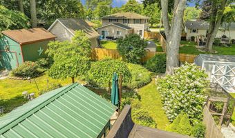 1805 ST Clair River Dr, Algonac, MI 48001
