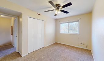 721 Meadow Pl, Ames, IA 50010