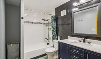 1405 E Central Rd 122C, Arlington Heights, IL 60005