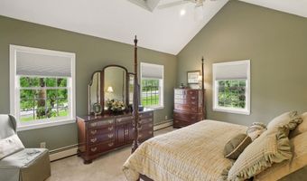 4 Catesby Ln, Bedford, NH 03110